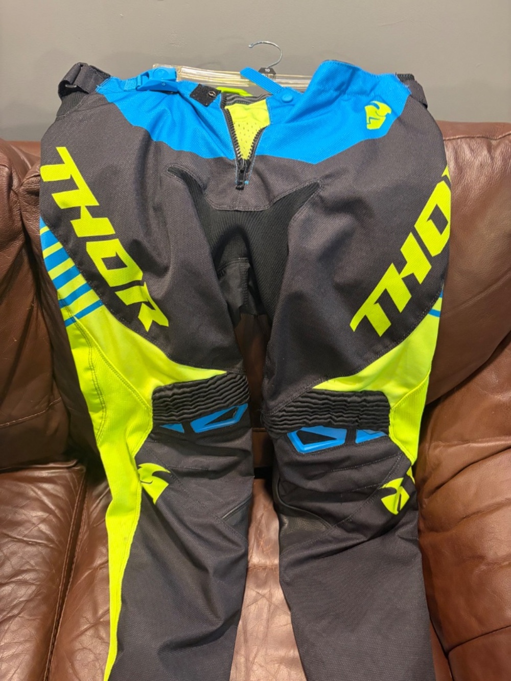 Men’s Riding Pants - Picture 3 of 3